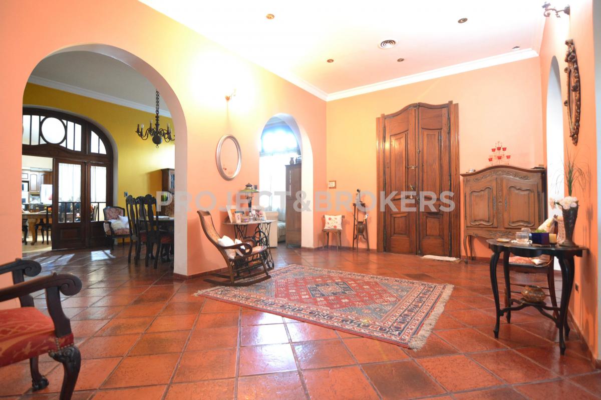 Preciosa casa Colonial en Ituzaingo Norte