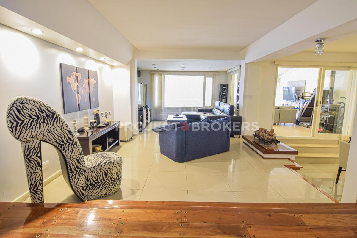Espectacular Casa en Castelar Norte 2
