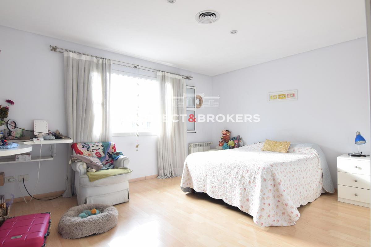 Espectacular Casa en Venta en Castelar 4