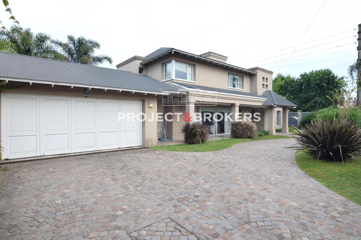 Espectacular Casa en Venta en Castelar 3