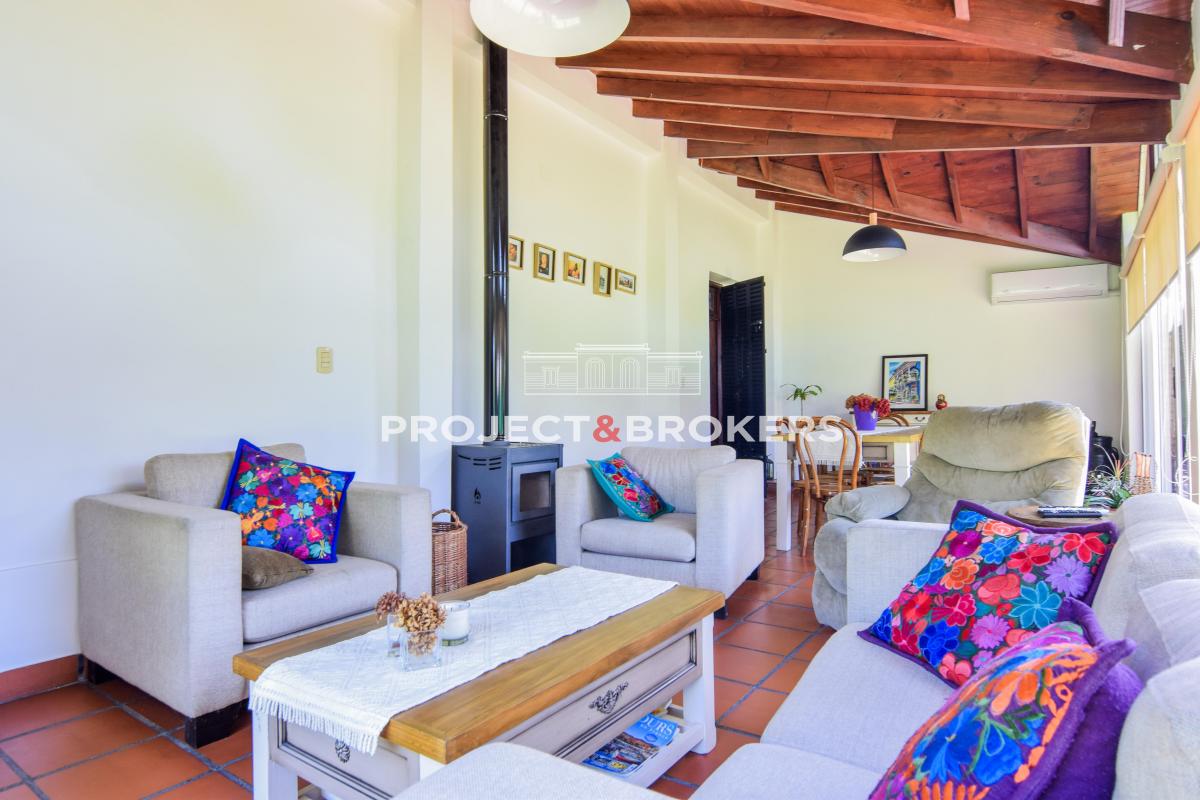 Encantadora Casa Rústica en Ituzaingo Norte 2