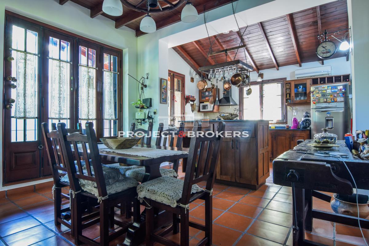 Encantadora Casa Rústica en Ituzaingo Norte 5