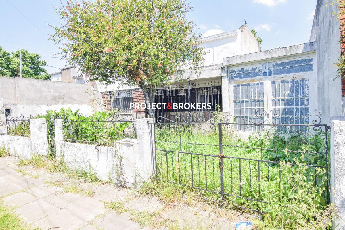 casa a refaccionar en castelar norte