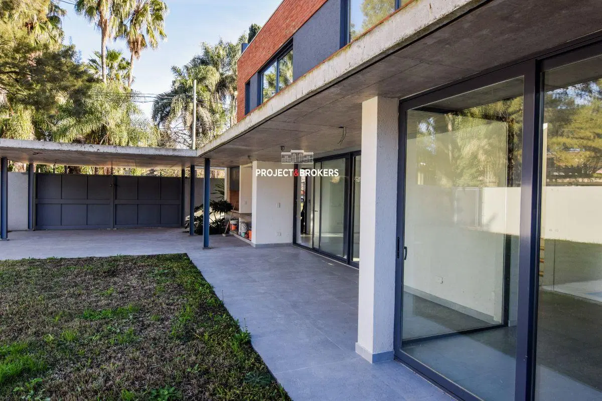 Espectacular casa en Castelar Norte 4