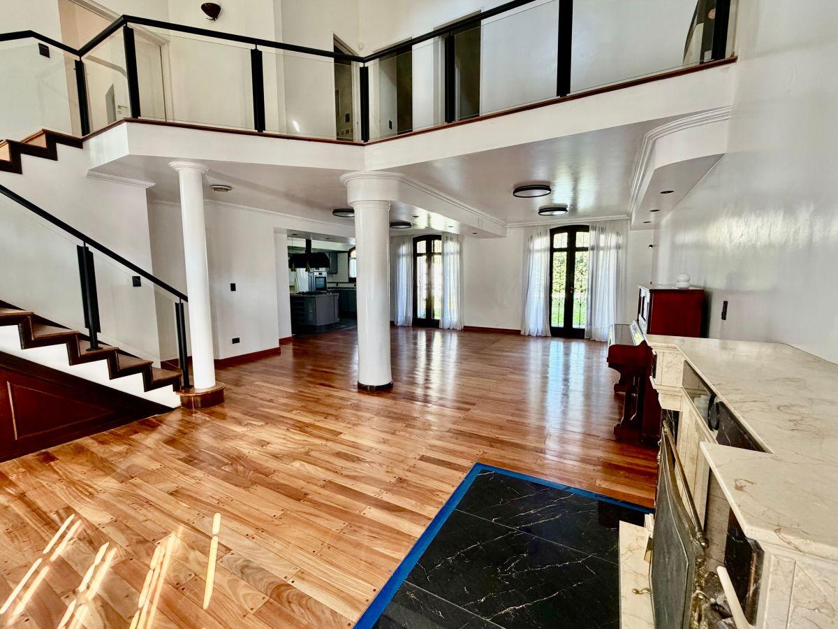 Foto de Espectacular casa en venta en Castelar Norte, imagen 2