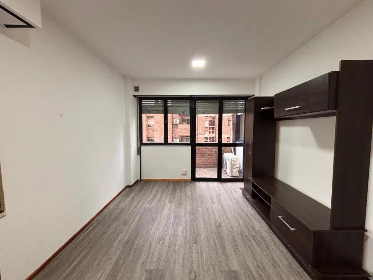 1 dormitorio con balcon- A mts de las Tejas 2