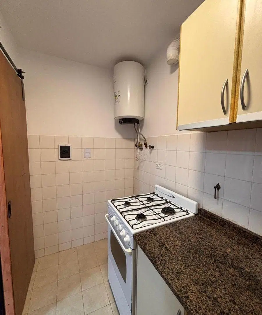 1 dormitorio con balcon- A mts de las Tejas 3