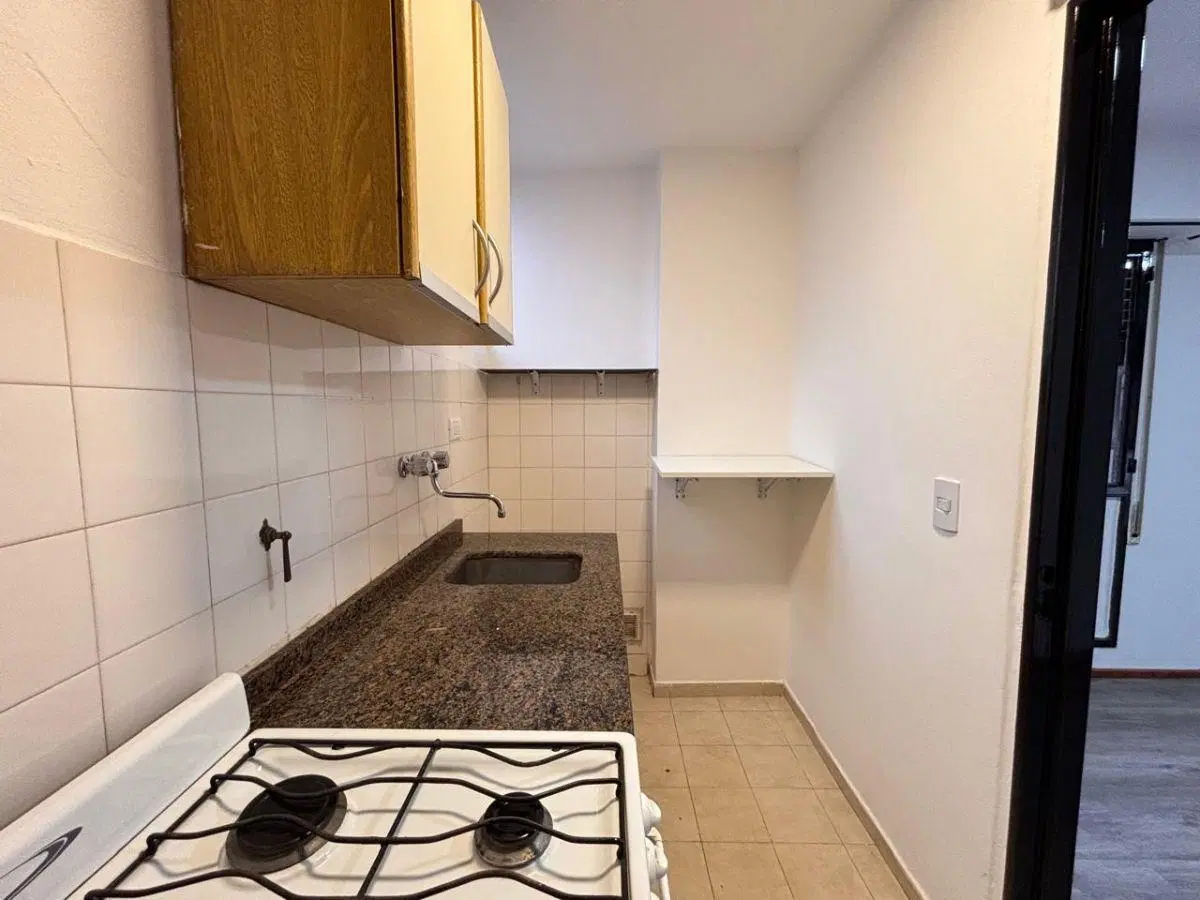 1 dormitorio con balcon- A mts de las Tejas 4
