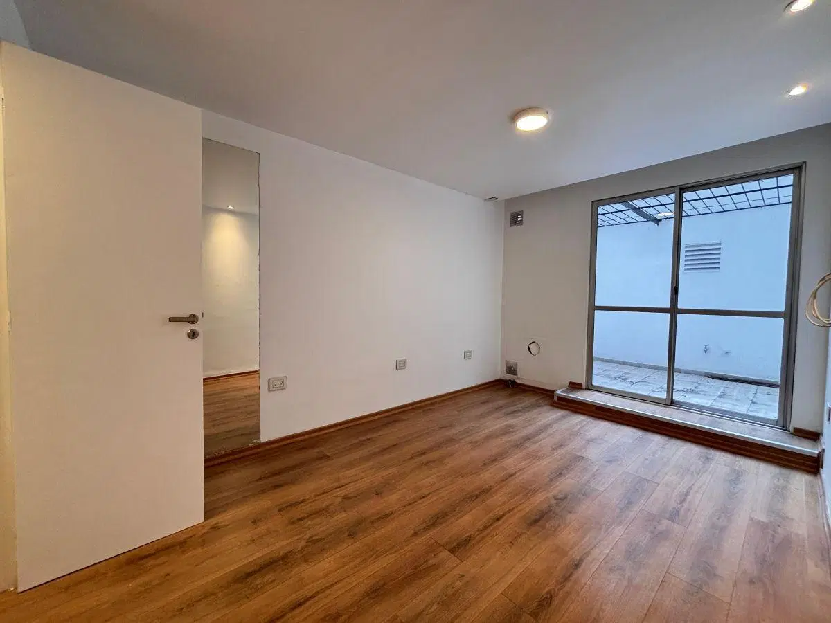 2 dormitorios y patio- Reciclado 4