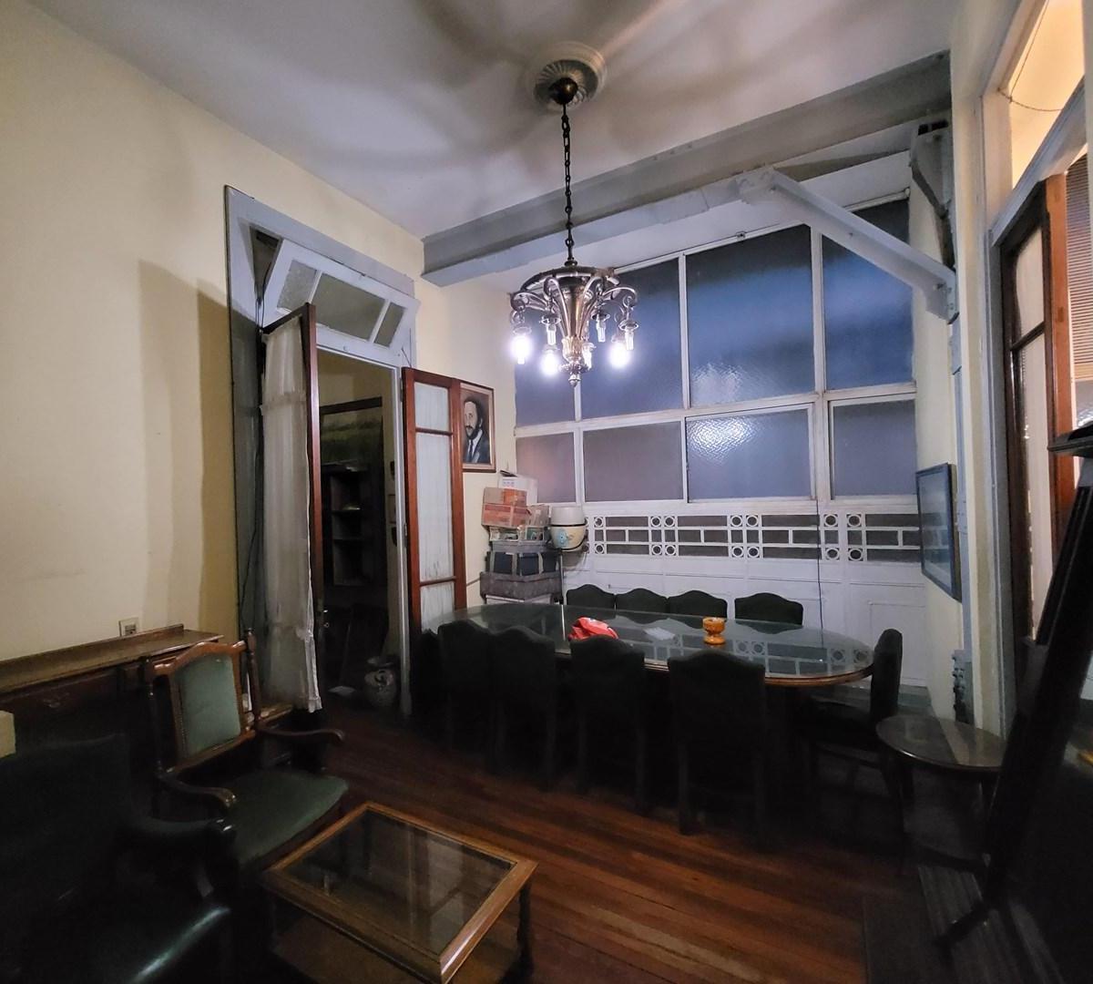 Departamento de 130 m2 en esquina Córdoba y Azcuénaga