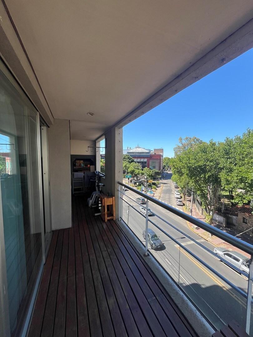 Foto de ALQUILER DEPARTAMENTO 3 AMBIENTES CON BALCON SOBRE AV DEL LIBERTADOR EN OLIVOS!, imagen 3
