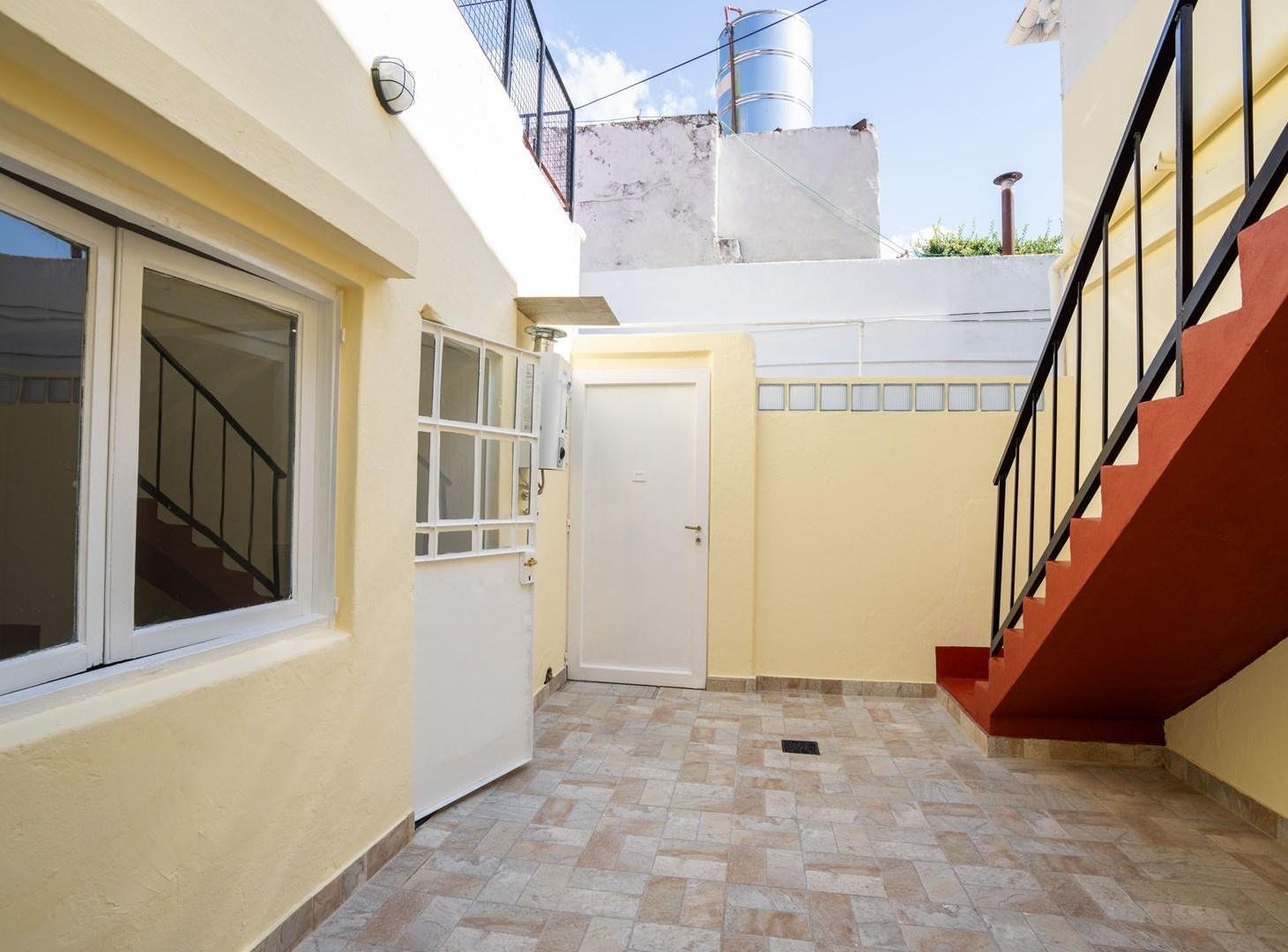 PH Tipo Casa 3 Amb con Patio y Terraza Propia! Sin Expensas.