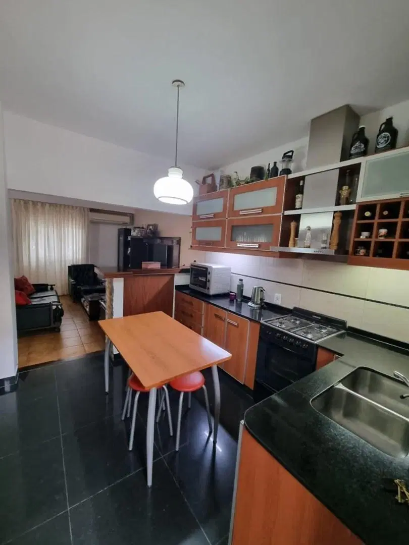 Casa en Venta 3 ambientes + escritorio, patio, cochera y terraza  en Monte Castro, Capital Federal, 5