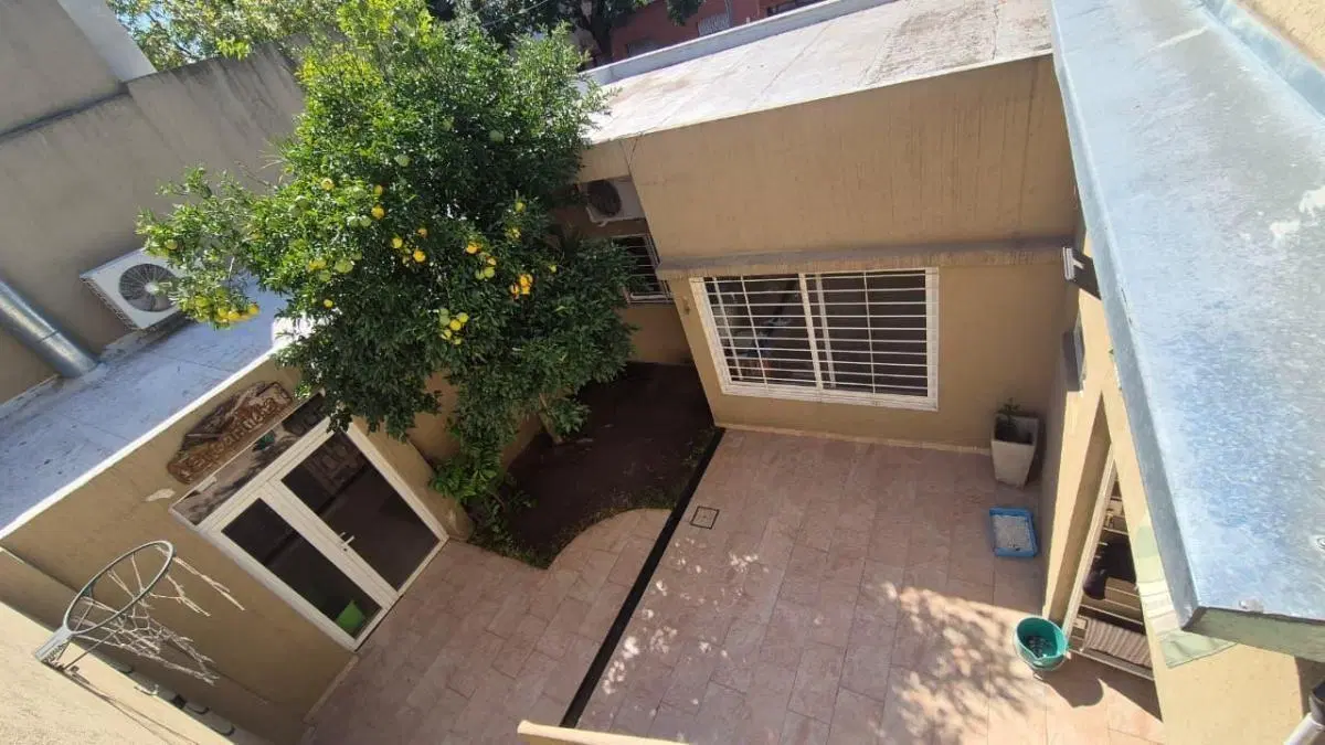 Casa en Venta 3 ambientes + escritorio, patio, cochera y terraza  en Monte Castro, Capital Federal, 2