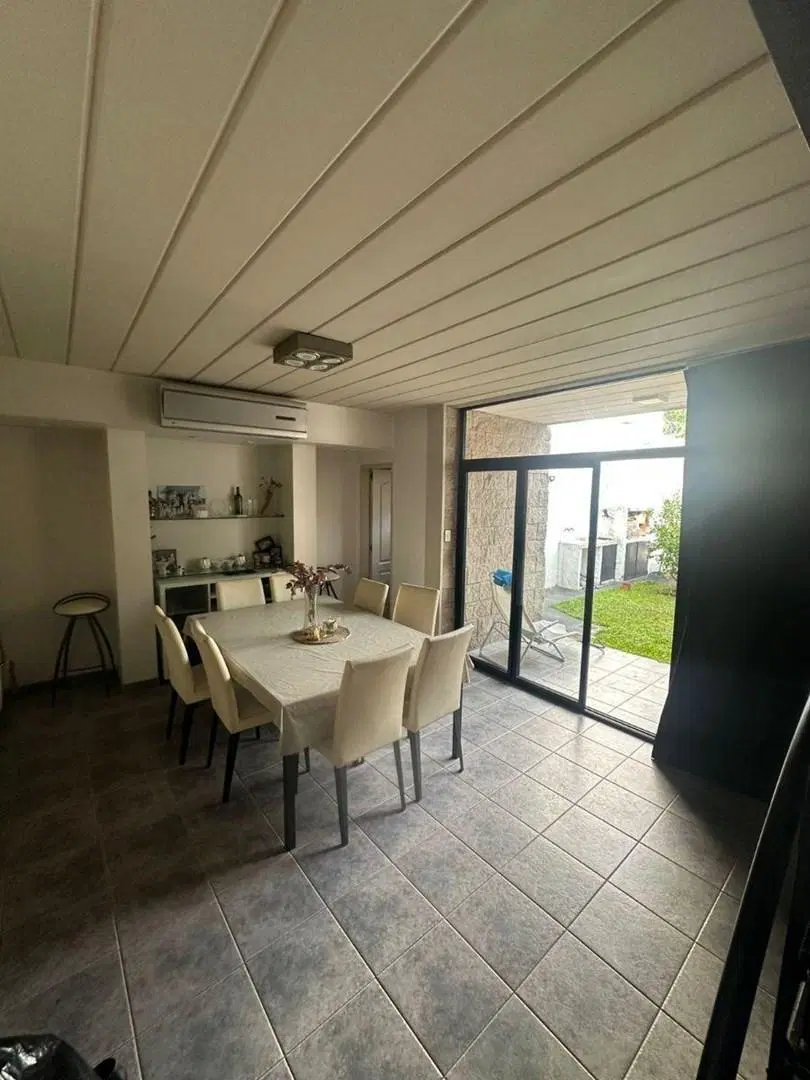 VENTA CASA 4 AMBIENTES CON PILETA, JARDÍN Y COCHERA EN VILLA DEVOTO 2