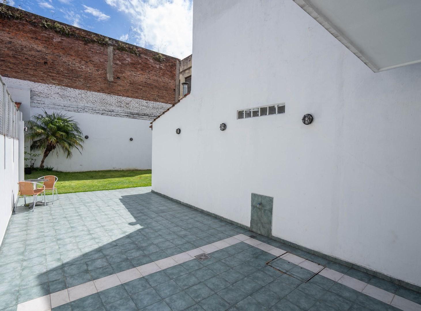 Foto de Casa Dúplex en Venta 4 ambientes con jardín en Flores, Capital Federal, imagen 2