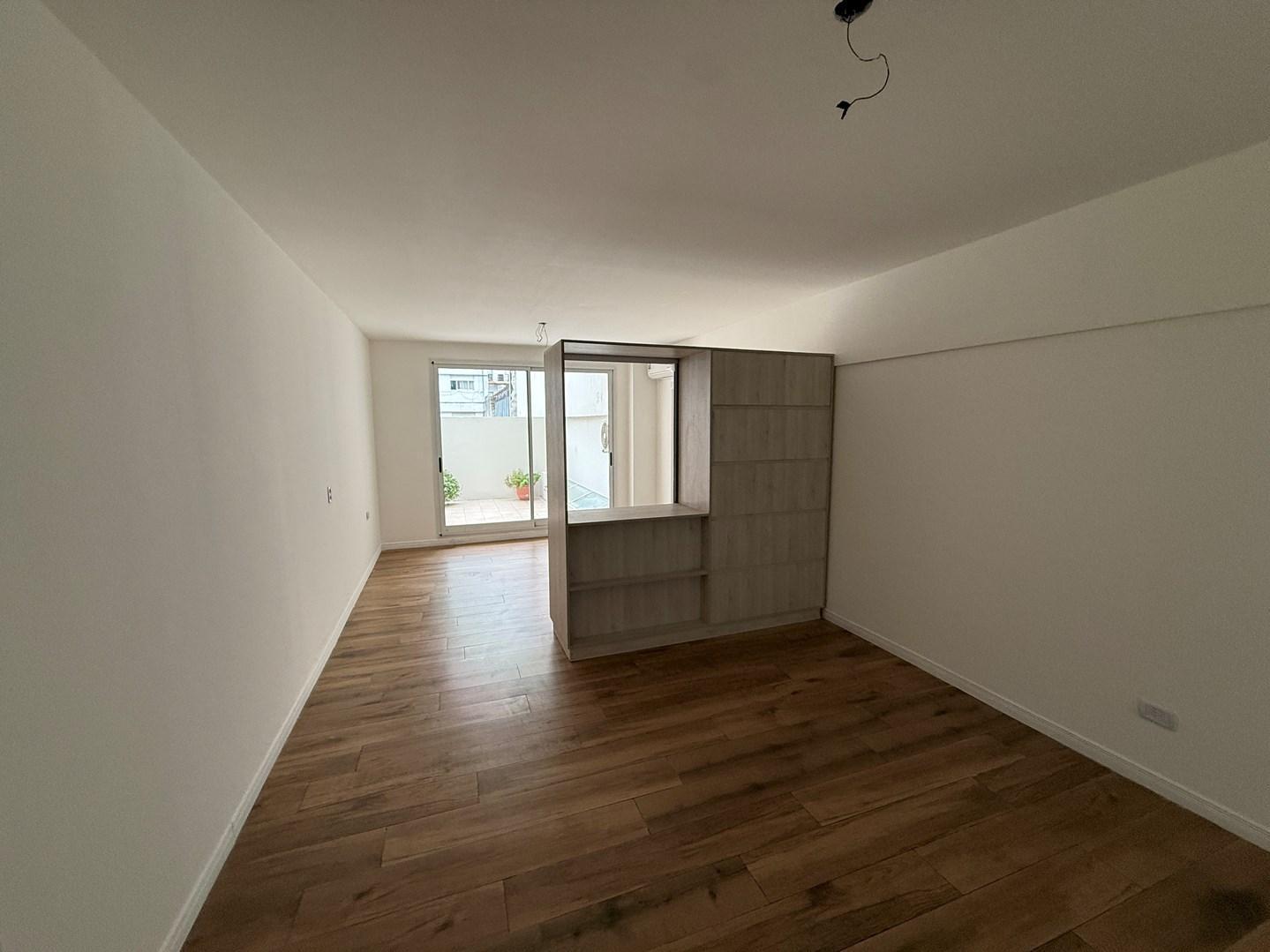 Foto de ALQUILER AMPLIO MONOAMBIENTE MODERNO EN SAN NICOLAS CON PATIO! PISO 1, imagen 3