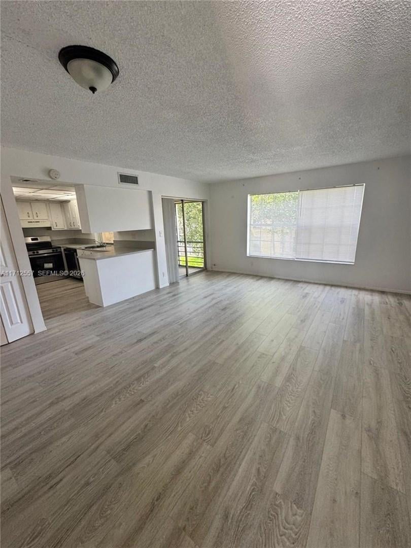 Foto de 3 ambientes de 81 m² - Lauderhill, Miami, Florida, Estados Unidos, imagen 1