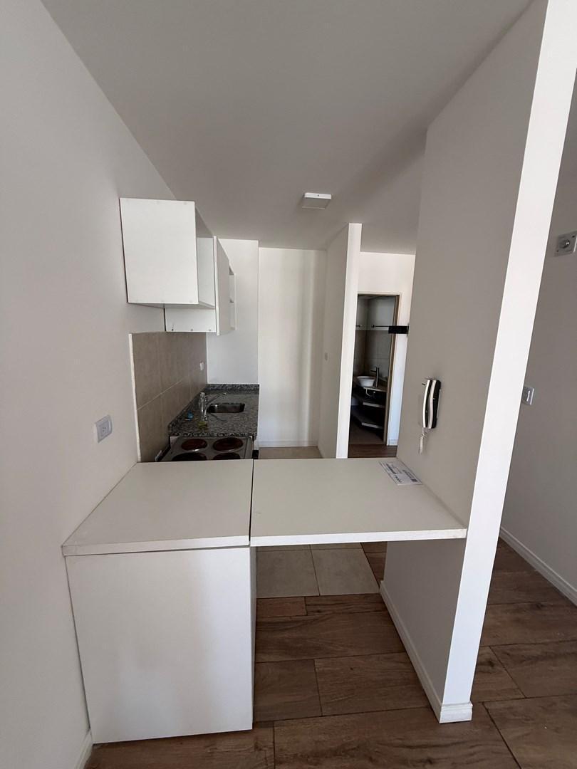 Foto de ALQUILER MONOAMBIENTE AMPLIO Y MODERNO CON BALCON TERRAZA EN SAN, imagen 2