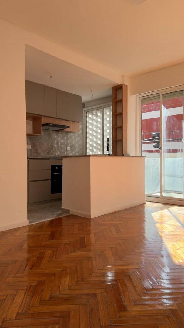 Foto de Departamento en Venta 2 ambientes con balcón refaccionado a nuevo en, imagen 1