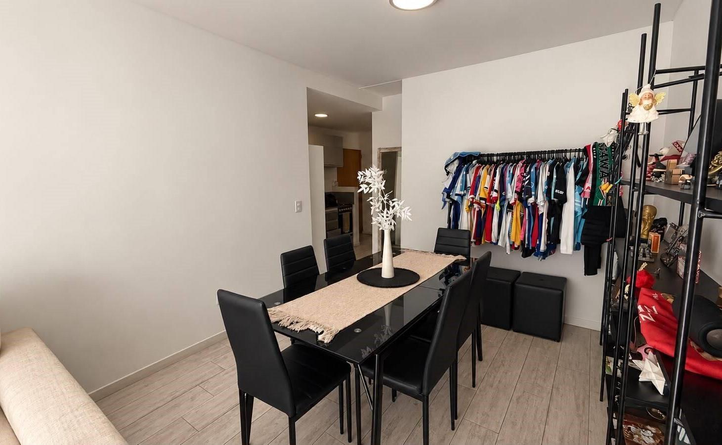 Foto de Departamento en venta de 2 ambientes de 52 m² con patio techado y, imagen 3