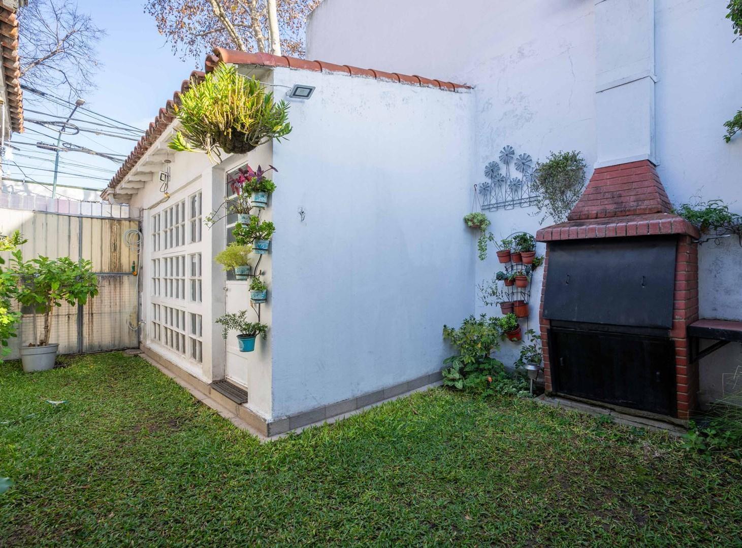 Foto de Casa Chalet en Venta 4 ambientes con jardín, parrilla y cochera en, imagen 2