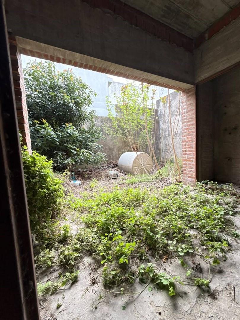 Foto de Venta Casa 4 Ambientes en 2 Plantas con Patio y Jardín – Remodelación, imagen 4
