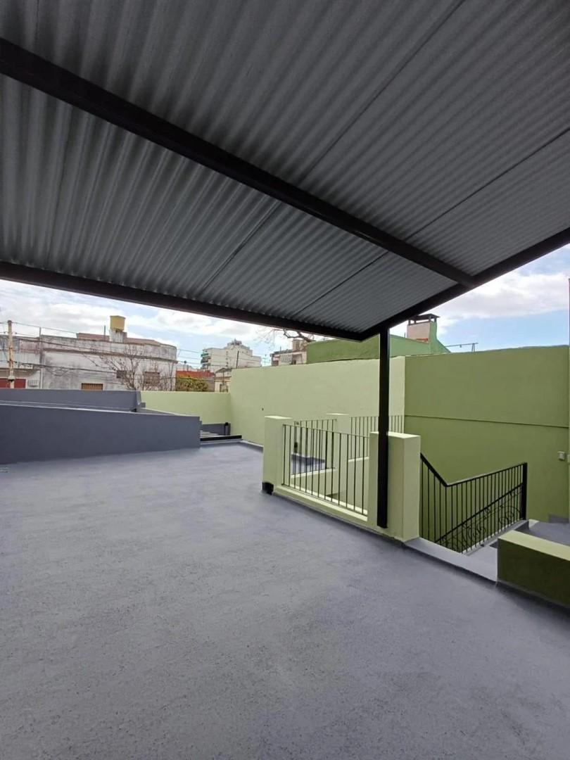 Foto de Casa Chalet en Venta en Parque Chacabuco, Capital Federal, Buenos Aires, imagen 2