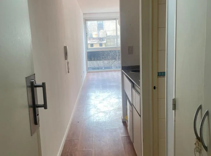 Departamento . 1 ambiente  Bartolome Mitre 2000 apto profesional  3