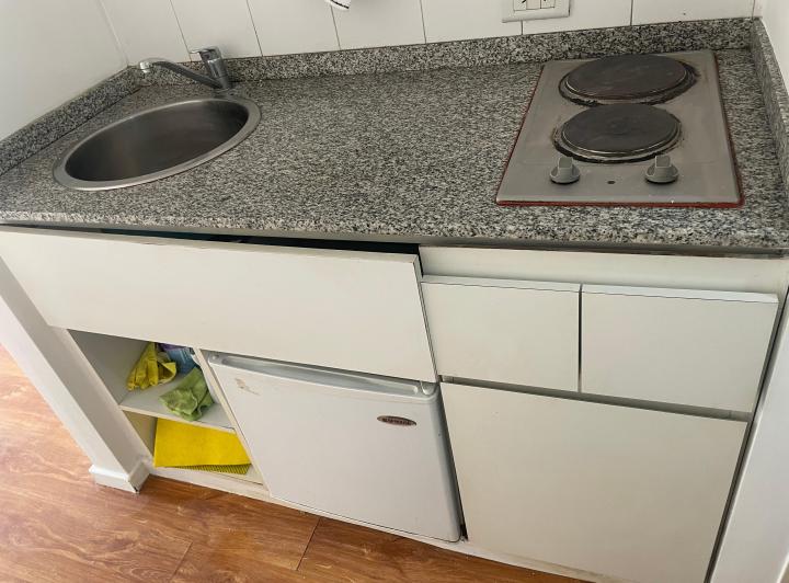 Departamento . 1 ambiente  Bartolome Mitre 2000 apto profesional  4