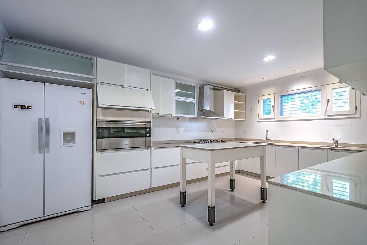 Foto de CASA ÚNICA EN JUEZ TEDÍN 2700 - JARDÍN DE 240 M² CON PILETA., imagen 2