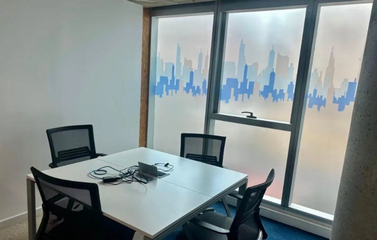 EXCELENTE OFICINA EN LA TORRE BELLINI 5