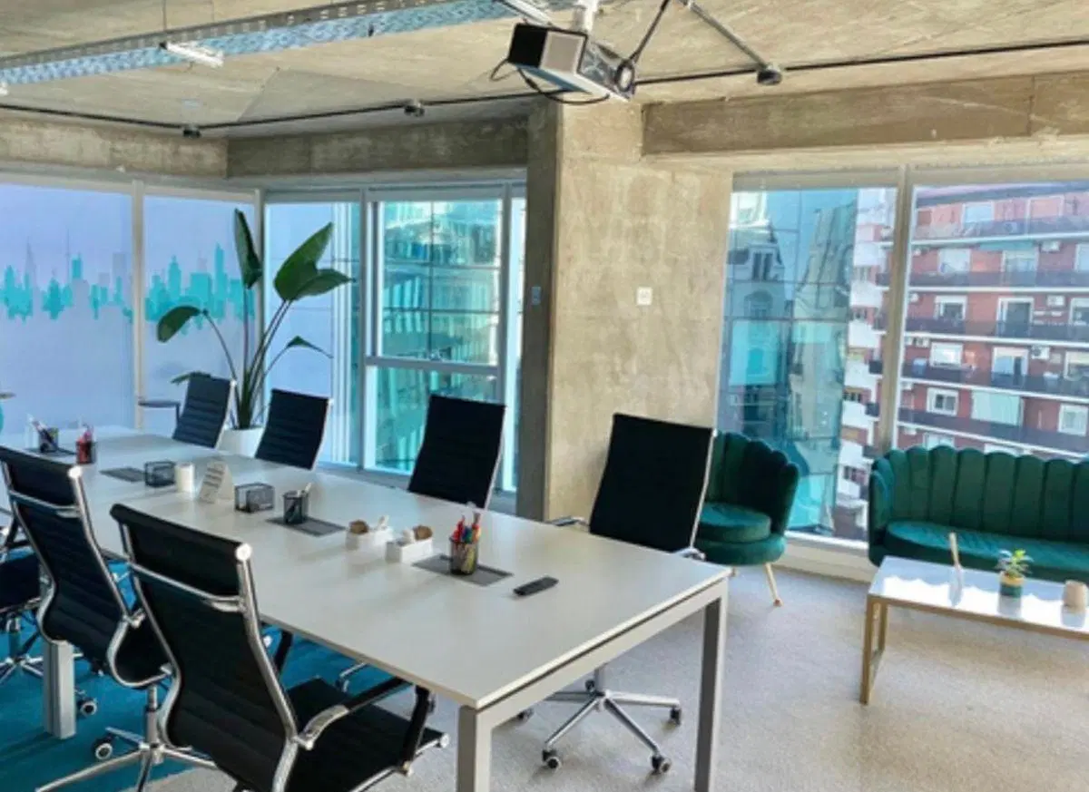 EXCELENTE OFICINA EN LA TORRE BELLINI 8