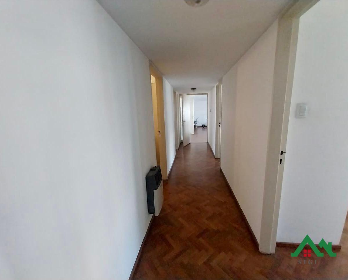 Departamento en Venta Piso Entero, 4 Dorm., Cochera en Nueva Córdoba Apto Crédito 5