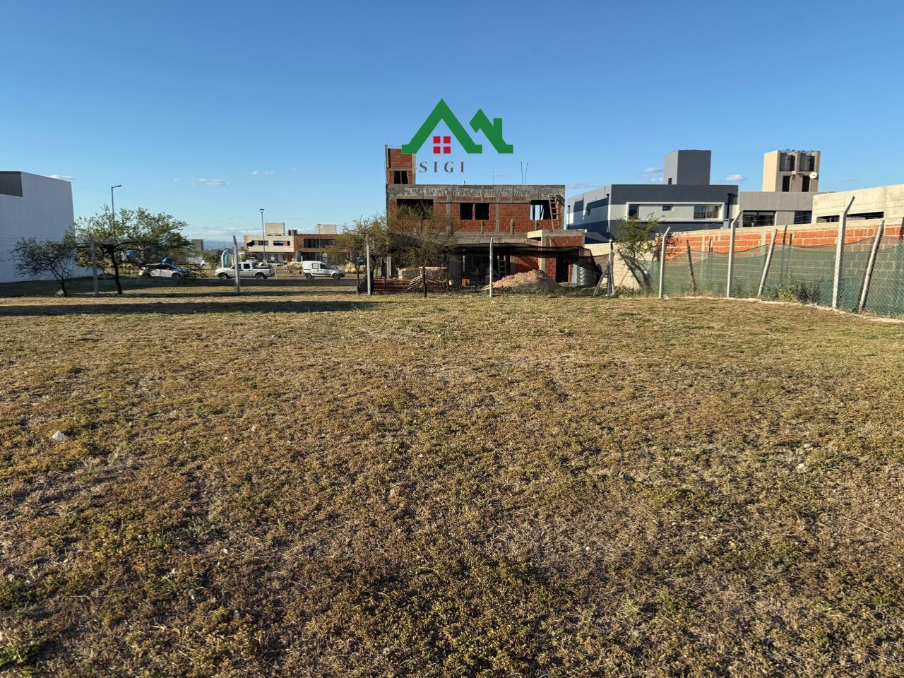 Terreno en venta en Colinas de Manantiales – 330 m² apto dúplex con excelente ubicación