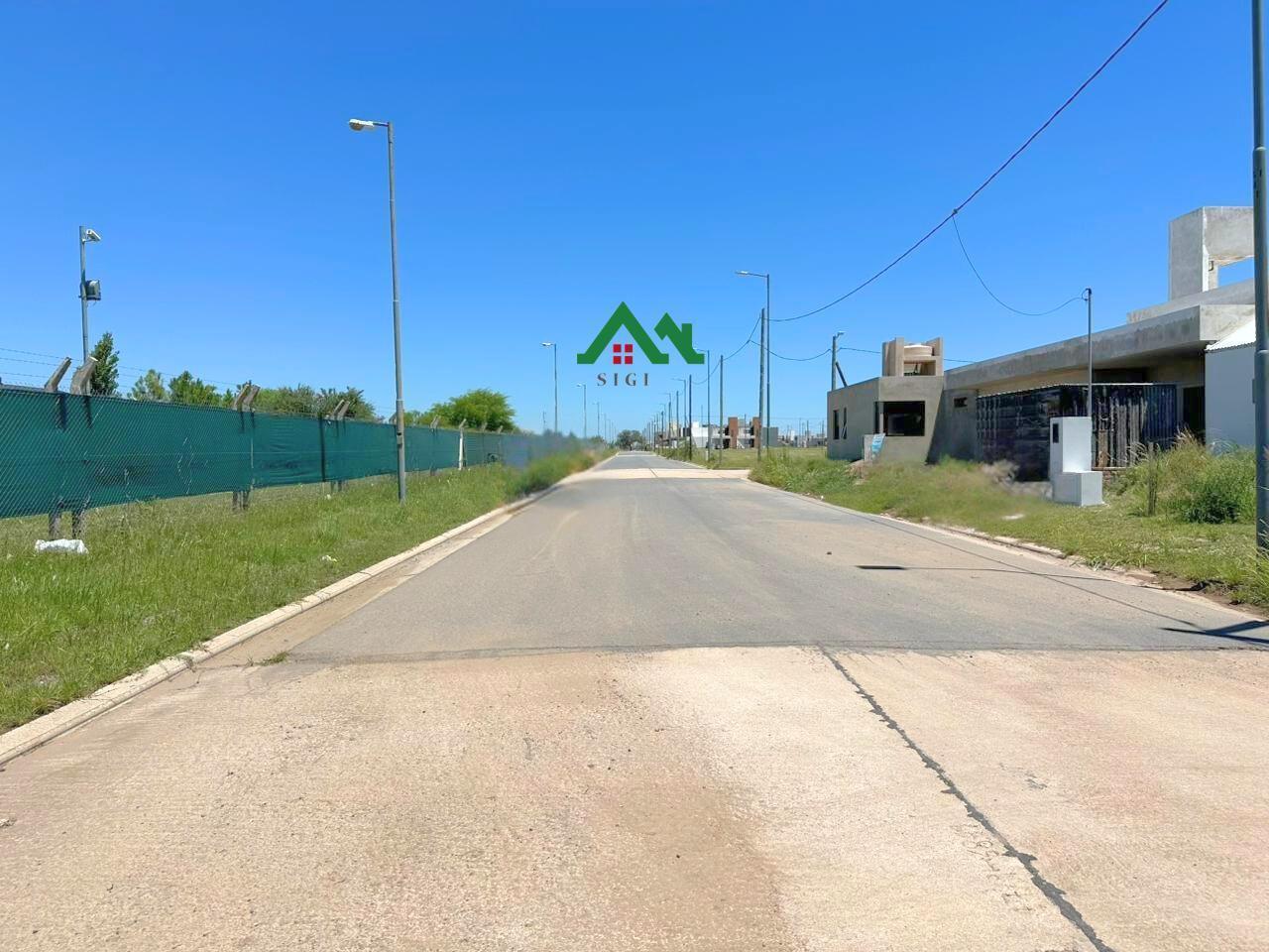 Casa en venta en Rincones de Manantiales, 3 dormitorios y cochera doble. Financiación Posible