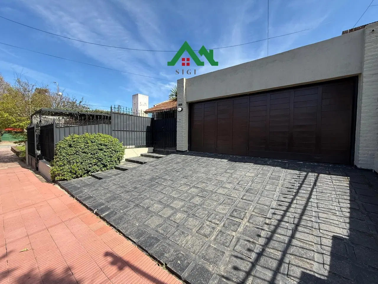 Casa en venta en Urca – 3 Dormitorios, Pileta y Triple Cochera 3