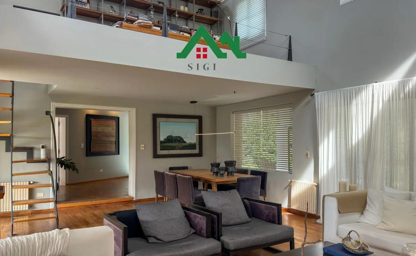 Casa de lujo en venta en Lomas de la Carolina con pileta, jardín y patio amplio y verde 3