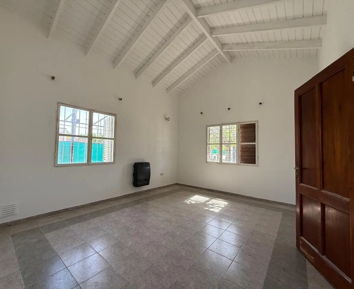 Casa desocupada en venta en Nuevo Urca – 3 dormitorios, patio amplio y galería 4