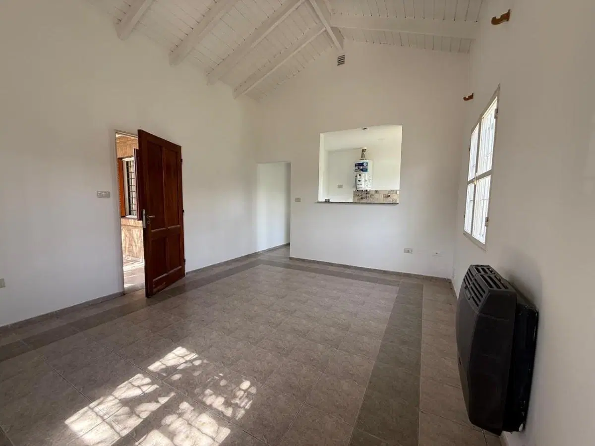 Casa desocupada en venta en Nuevo Urca – 3 dormitorios, patio amplio y galería 3