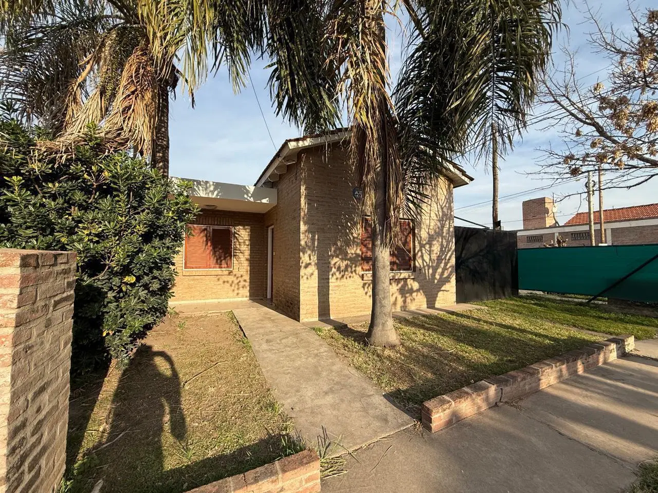 Casa desocupada en venta en Nuevo Urca – 3 dormitorios, patio amplio y galería 2