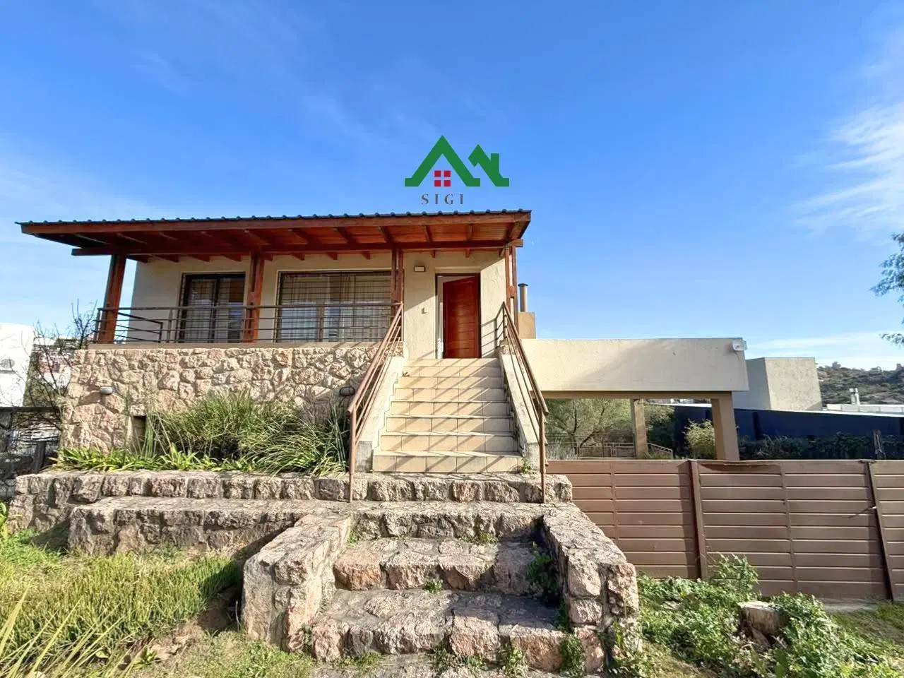 Casa en venta en Villa Carlos Paz, 3 dormitorios, pileta y vista a las sierras 1