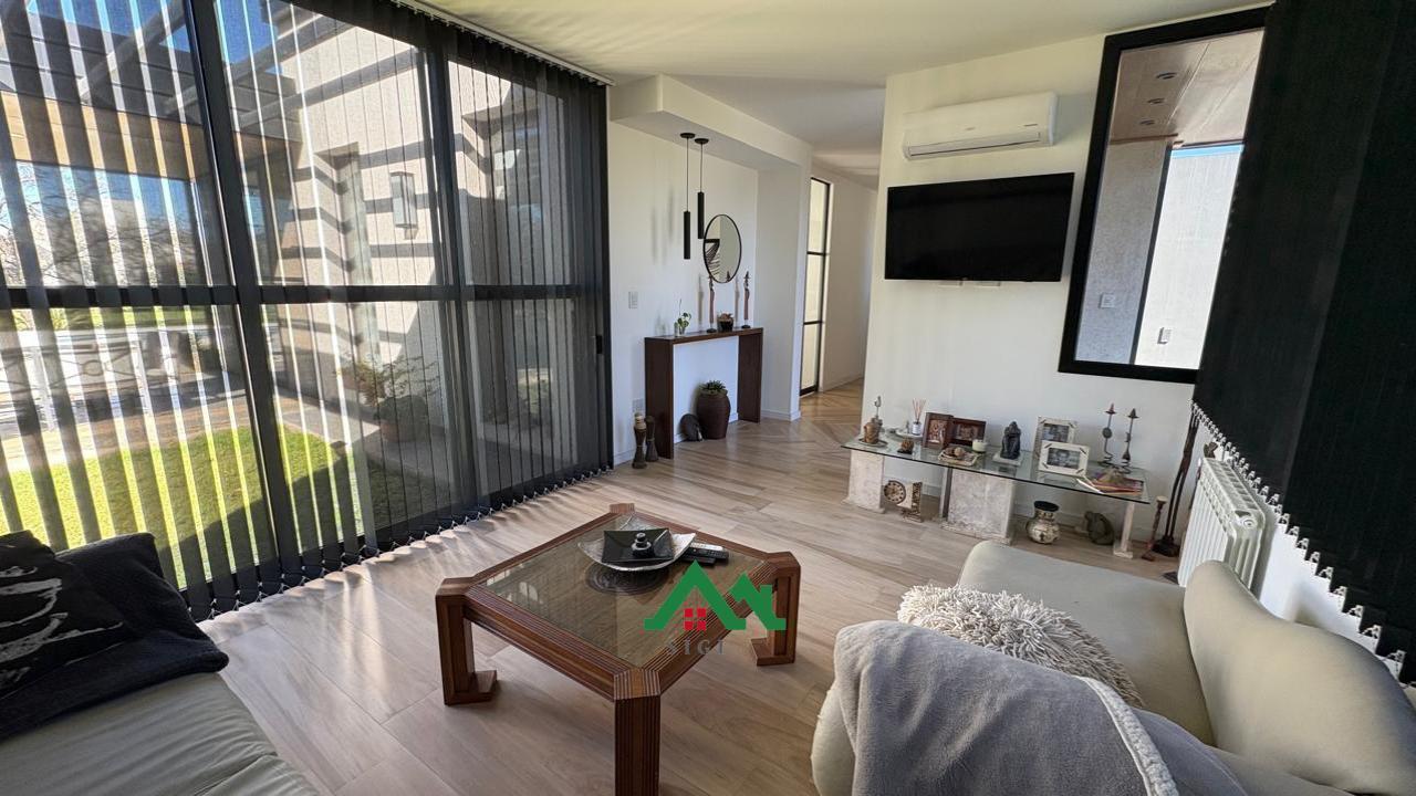 Foto de Casa en venta de 3 dormitorios en Valle del Golf con Pileta y Quincho, imagen 3