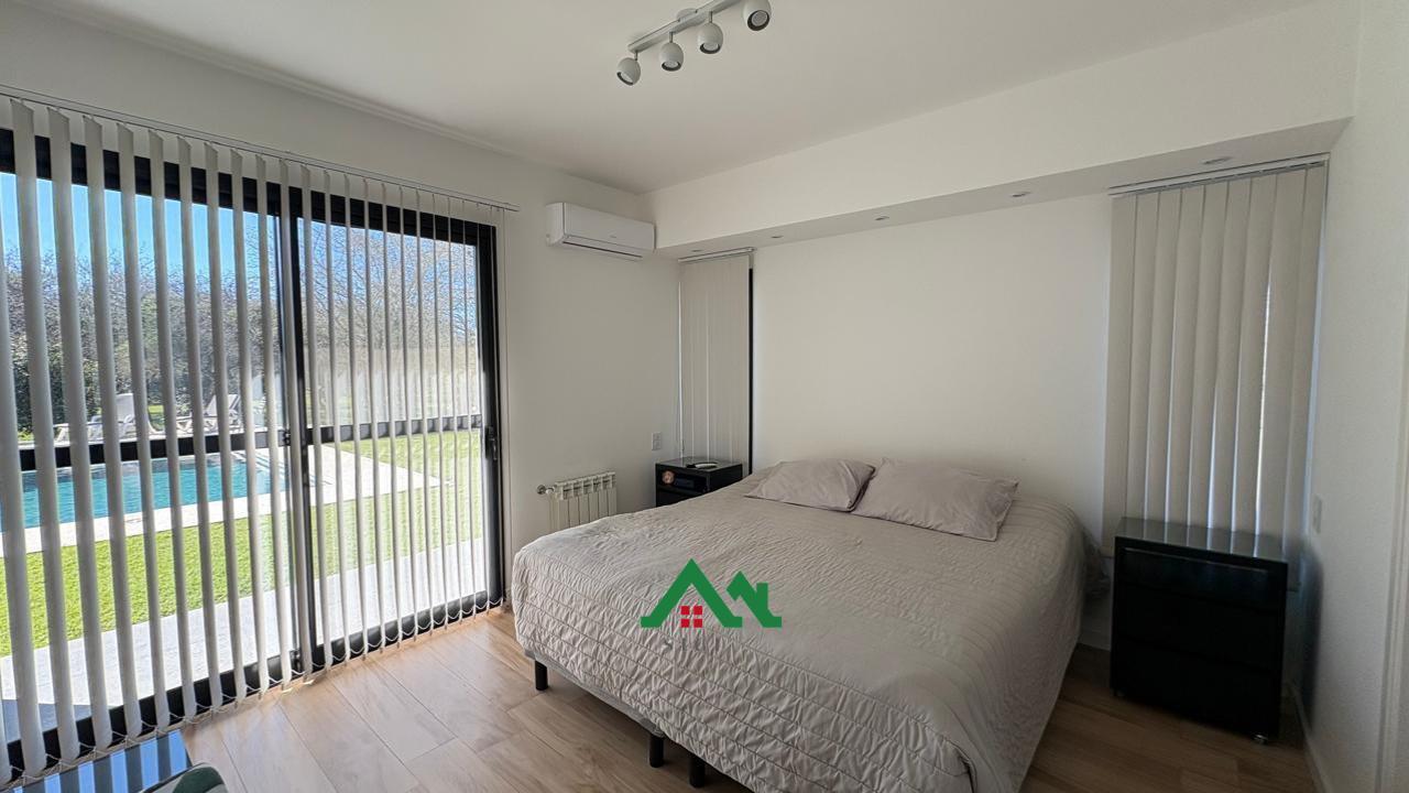 Foto de Casa en venta de 3 dormitorios en Valle del Golf con Pileta y Quincho, imagen 2