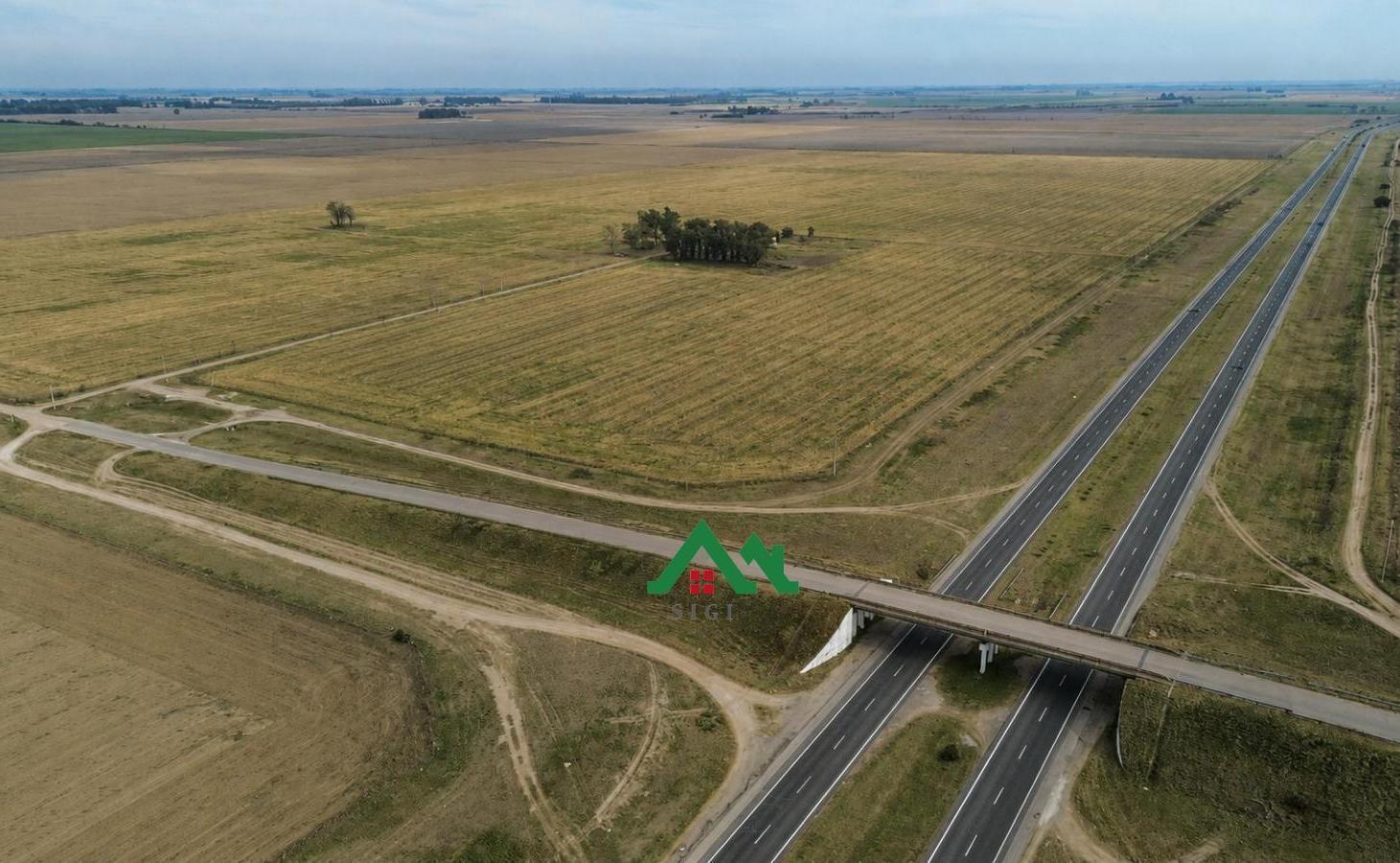 Foto de Terreno industrial en venta sobre autopista - Ideal proyecto. en, imagen 2