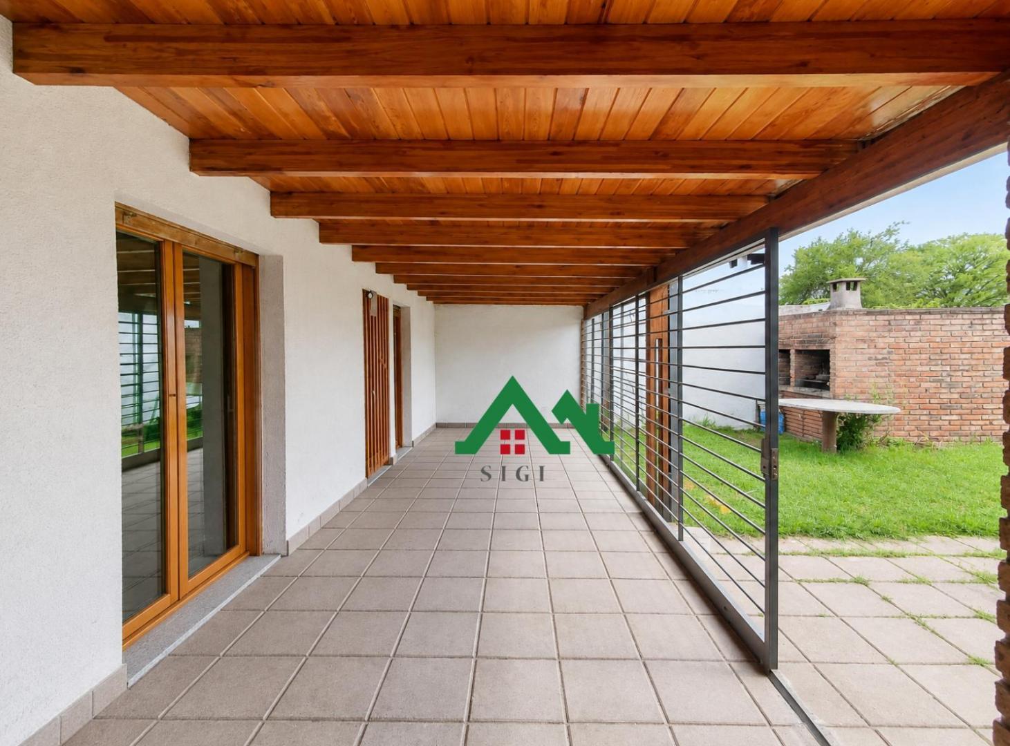 Foto de Casa en venta de 4 dormitorios con patio y asador en Urca, imagen 1