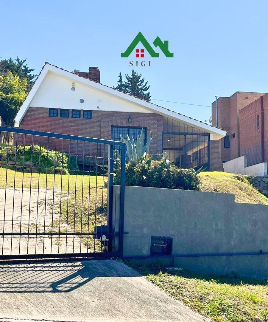 Foto de Casa en venta de 2 dormitorios en Villa Carlos Paz con pileta y vista a, imagen 3