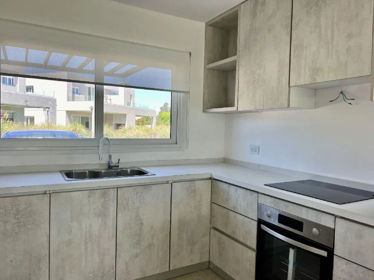 Departamento duplex ti[po casa en TownHouse La Calesa, Pilará. 4
