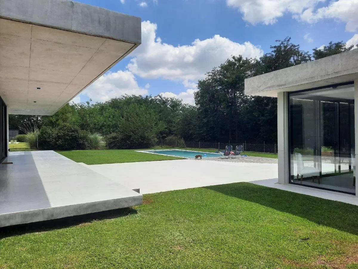 Excelente casa de diseño en Estancias Golf, Estancias del Pilar. 3