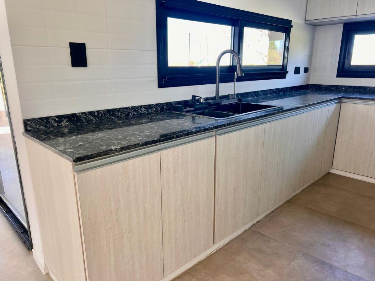 Foto de Venta moderna casa en Pilar, Los Alcanfores., imagen 2
